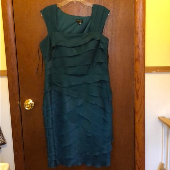 Dress - Picture 1 of 4